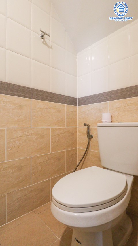 *****ทาวน์โฮมมือสองย่านนนทบุรี ม.โกลเด้นซิตี้ ปิ่นเกล้า-จรัญสนิทวงศ์ หลังมุม! เนื้อที่เกือบ 27 ตร.ว. ฟังก์ชัน 5 ห้องนอน 4 ห้องน้ำ 2 ที่จอดรถ บ้านสวยสภาพดี บนทำเลเชื่อมต่อถ.บางกรวย-ไทรน้อย,  ถ.ราชพฤกษ์, ถ.จรัญสนิทวงศ์ ใกล้รถไฟฟ้าสายสีแดง "สถานีบางบำหรุ" ราคาสุดคุ้ม!